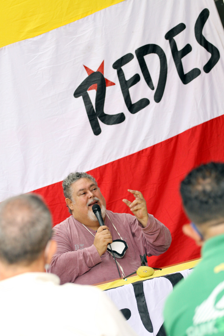 Fundador del movimiento REDES en asamblea con los líderes de base, en víspera del próximo #6D