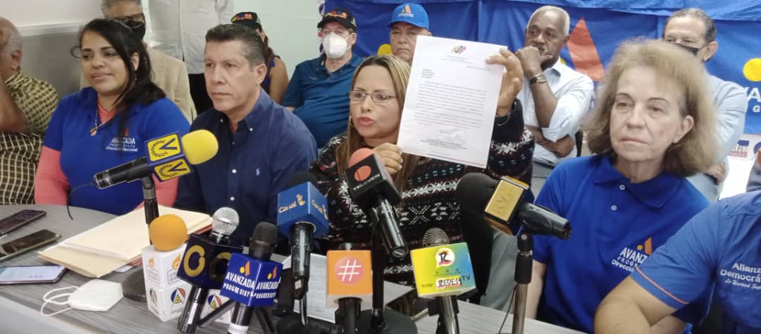 Fanny García como nueva secretaria general de AP presenta comunicación emitida por el CNE refrendando la autonomía del partido